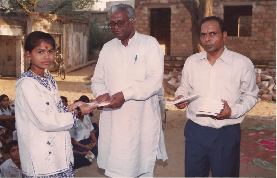 सद्साहित्य वितरण का चित्र