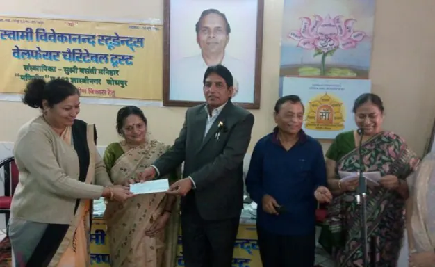 छात्रवृत्ति वितरण का चित्र