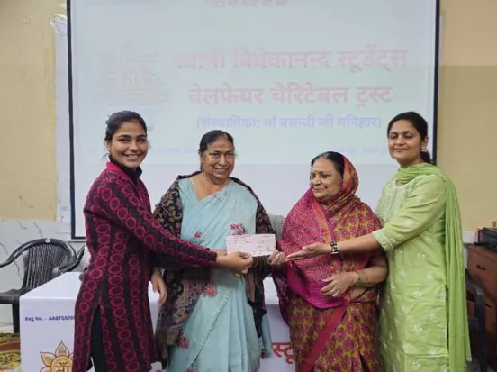 छात्रवृत्ति वितरण का चित्र