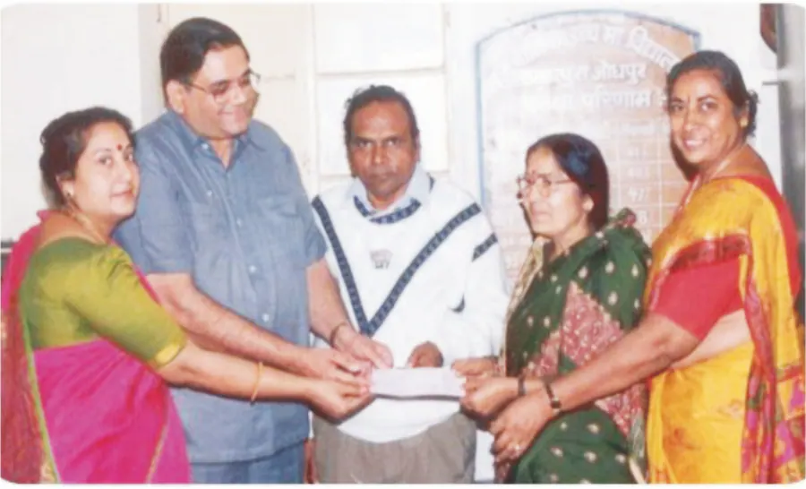 छात्रवृत्ति वितरण का चित्र