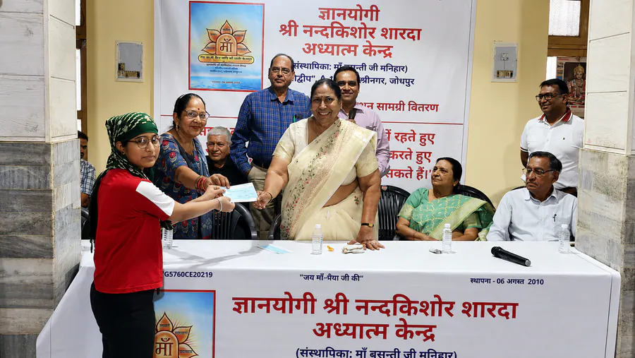 छात्रवृत्ति वितरण का चित्र