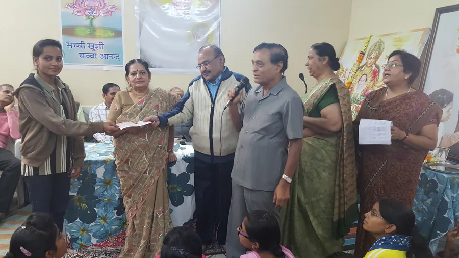 छात्रवृत्ति वितरण का चित्र