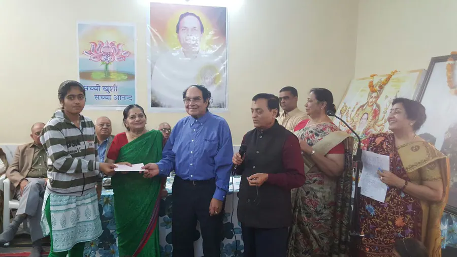 छात्रवृत्ति वितरण का चित्र