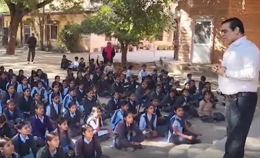 विद्यालय संपर्क का चित्र