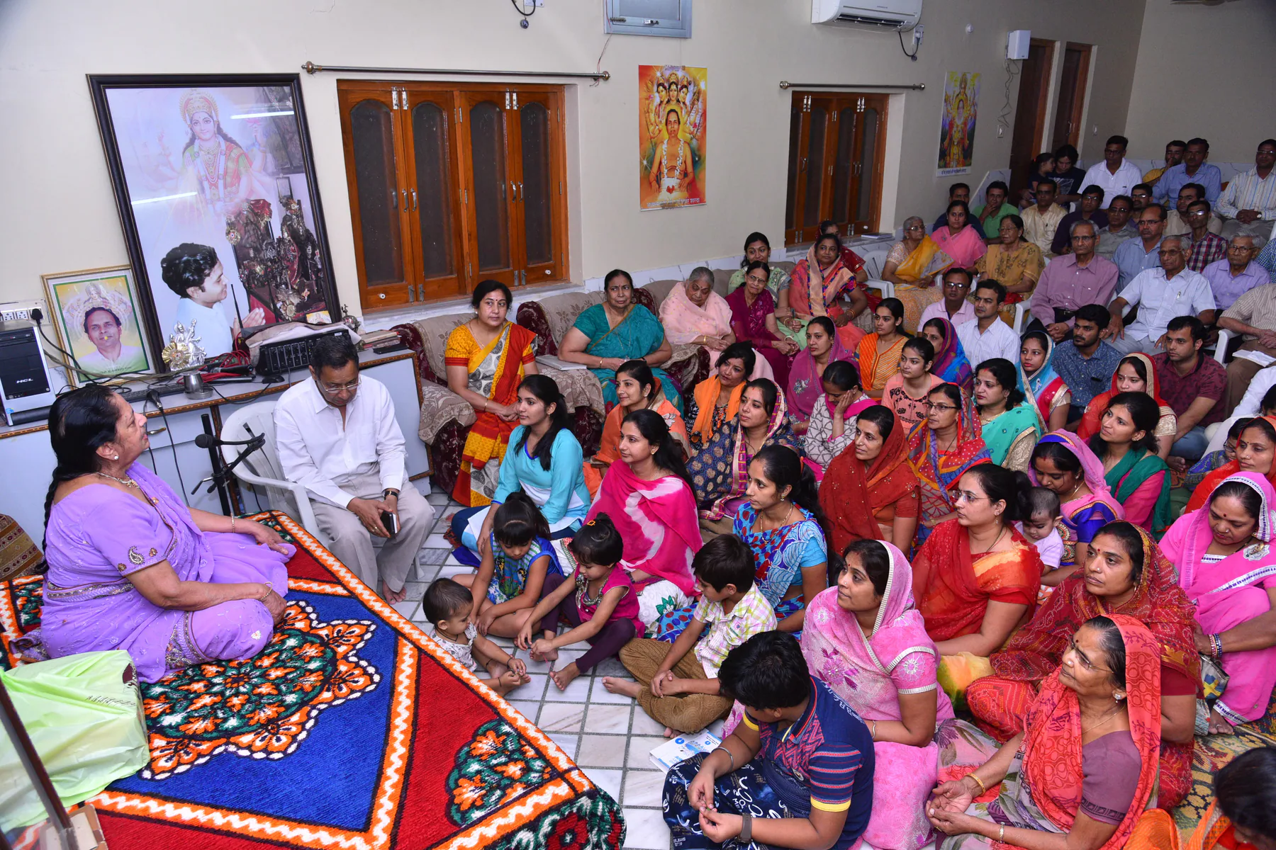 मणिद्वीप में रविवारीय आध्यात्मिक ज्ञान चर्चा — मधु माँ के मार्गदर्शन में सम्मिलित परिवार