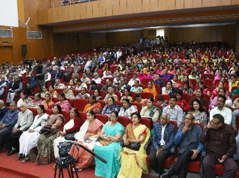 स्कूल सामग्री वितरण का चित्र