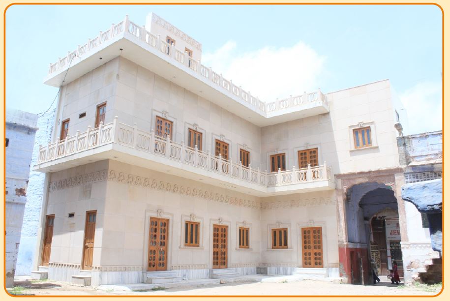 The Siddhapeeth building where Shardaji did sadhana